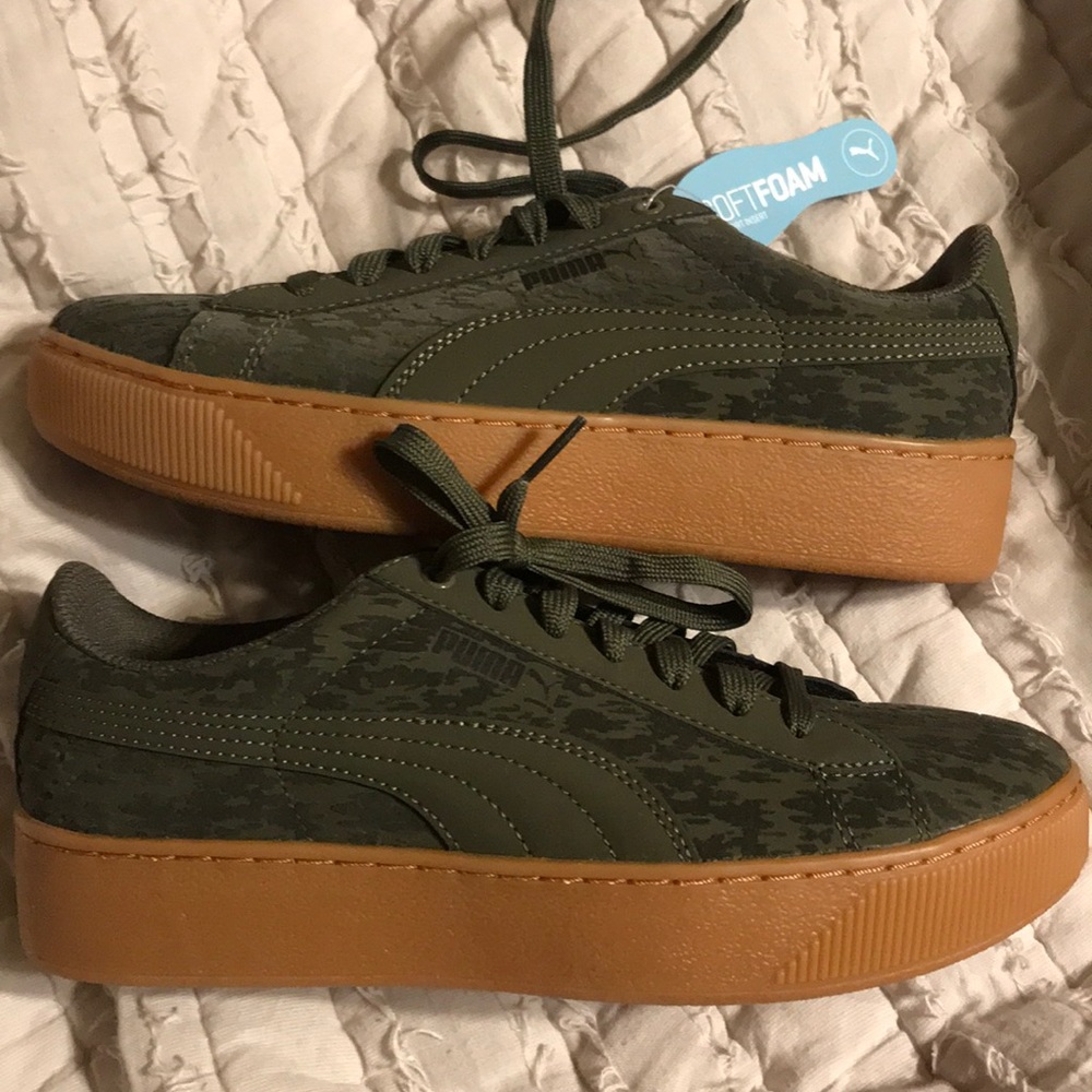 Puma Vikky Platform NWT